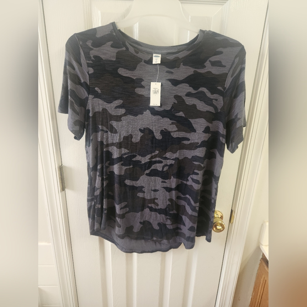 NWT Old Navy Large Black Camo T-shirt
